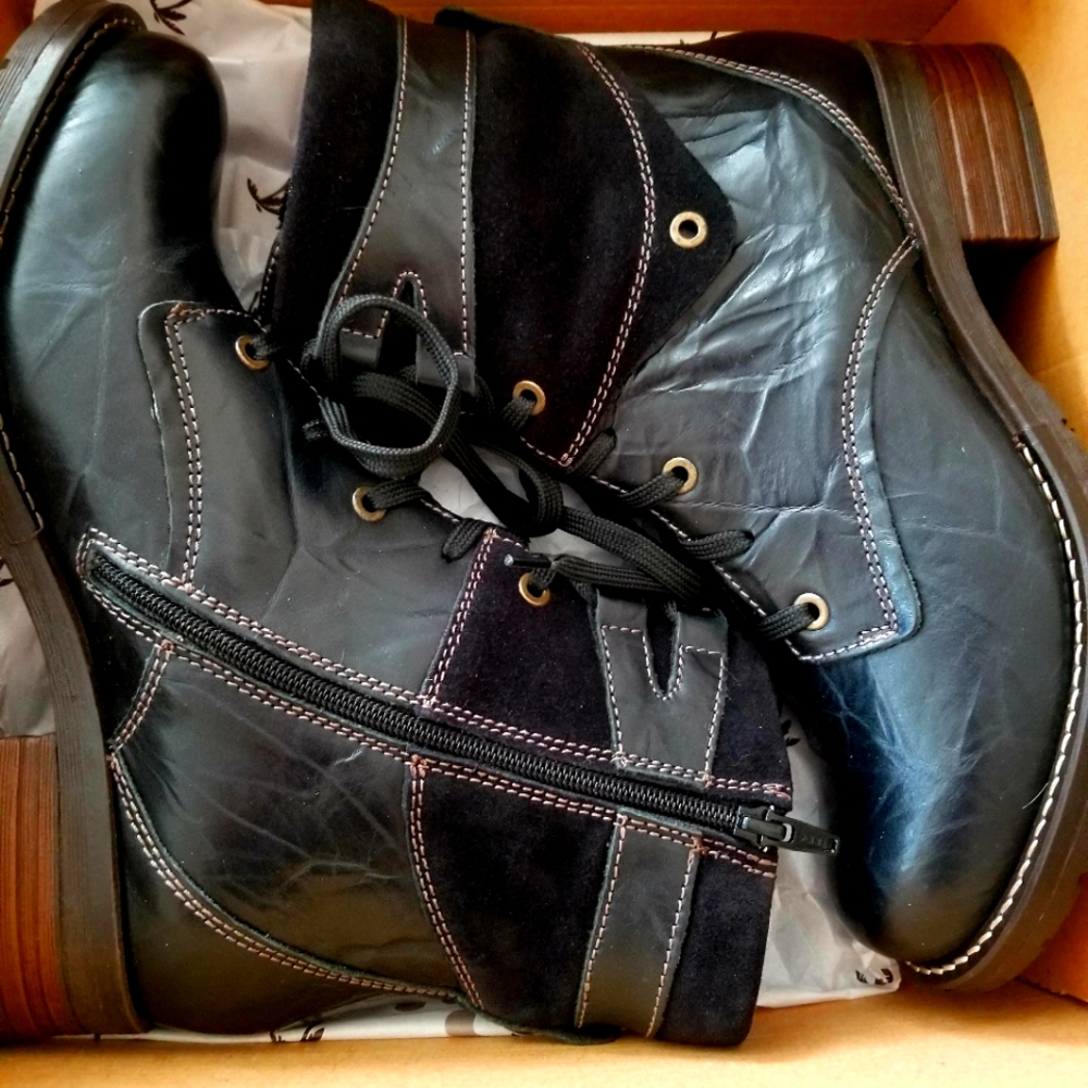 Dromedaris Kara brand new in box